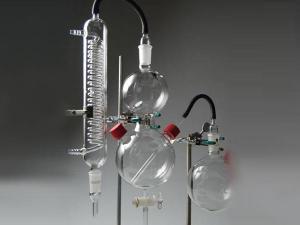 Labor Glaswaren / Glasbehälter auf Laborbedarf